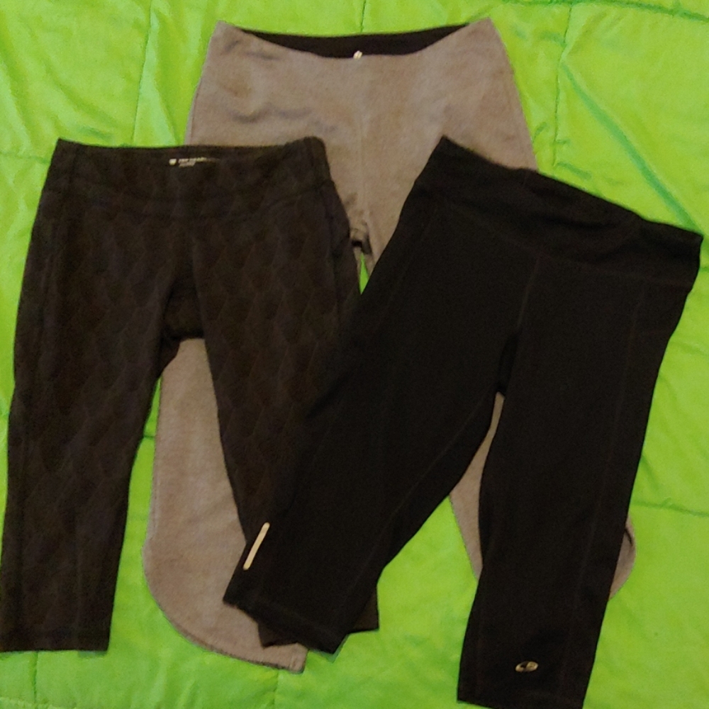 3 pair running capris